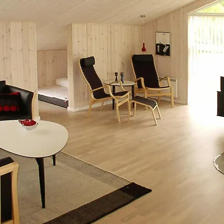 Three-bedroom Holiday In 82